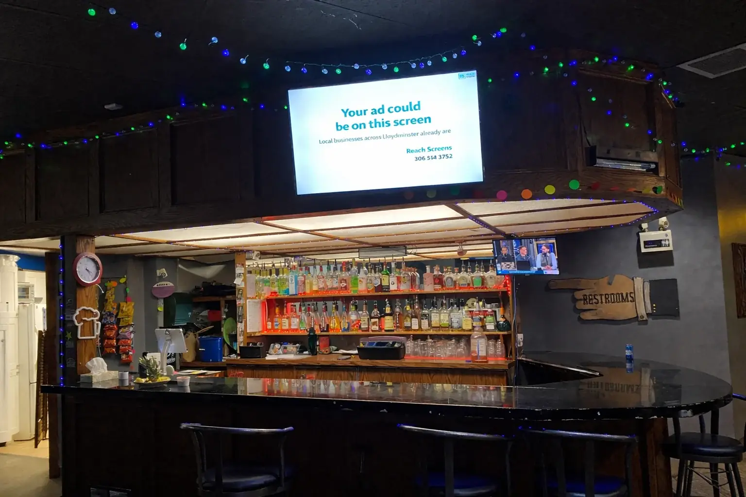 Pub & lounge screen